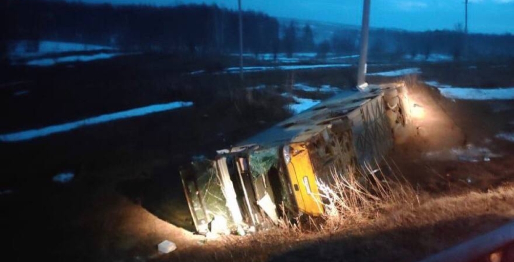 Под Самарой перевернулся автобус: погибли два человека 