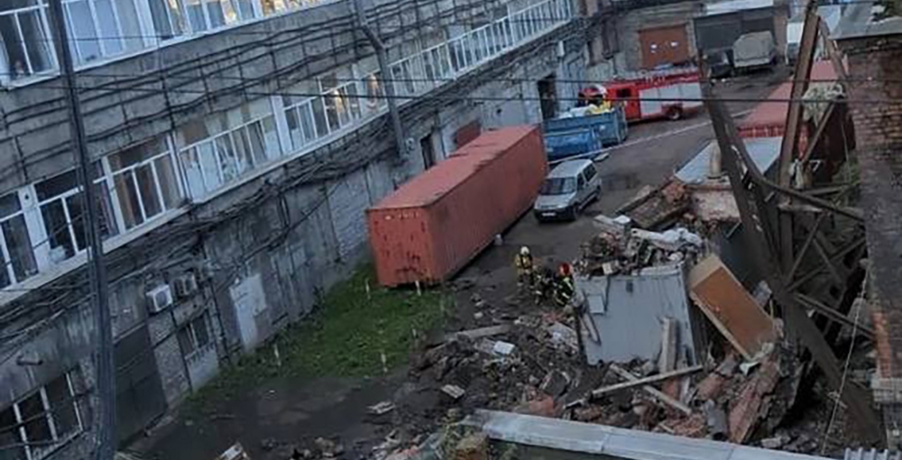 В Петербурге обрушился переход между зданиями "Красного треугольника"