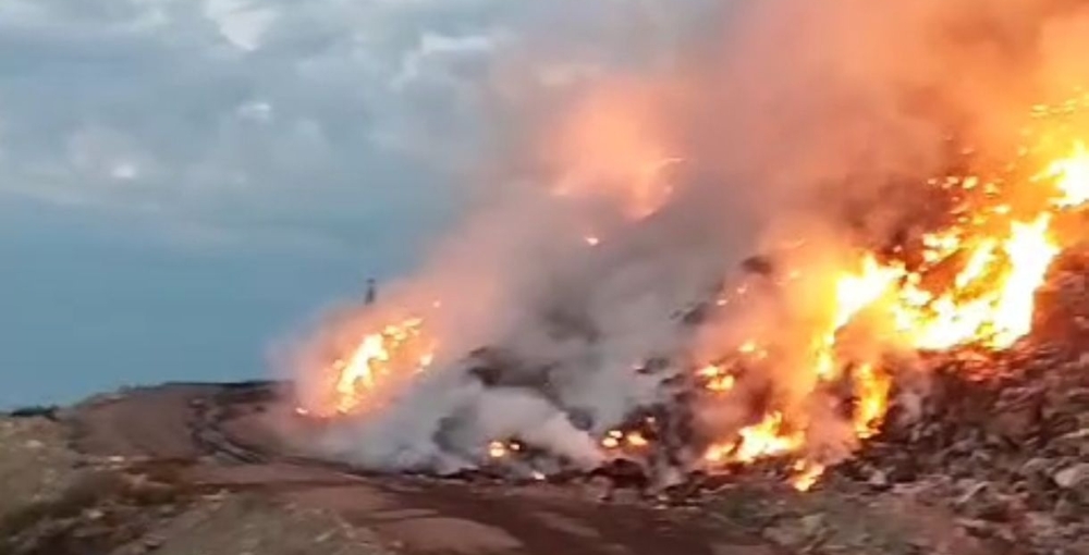 В Новороссийские горит мусорный полигон