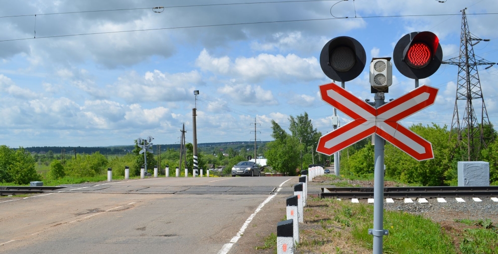 Больше 200 железнодорожных переездов сменили дорожное покрытие в Петербурге и области