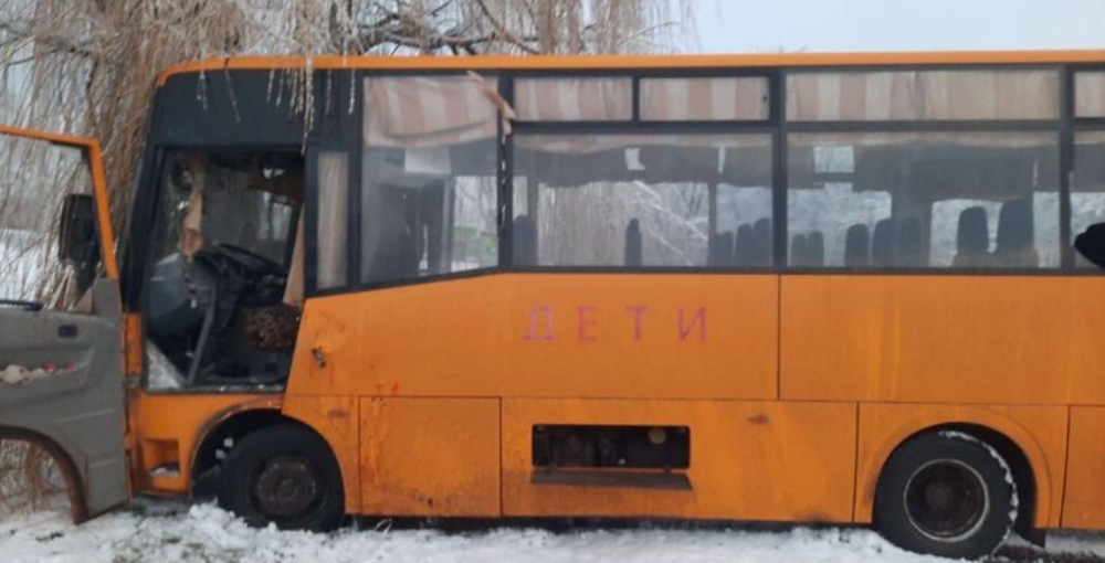 Пять детей и мужчина пострадали при атаке украинского дрона на автобус в Запорожской области